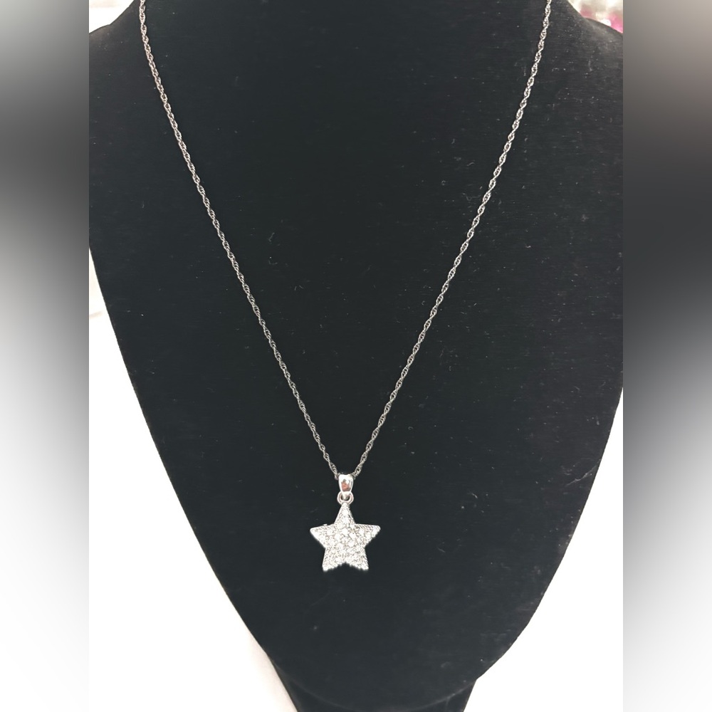 Y2K 1990’s Vintage Sparkling   Star 16” Pendant Necklace